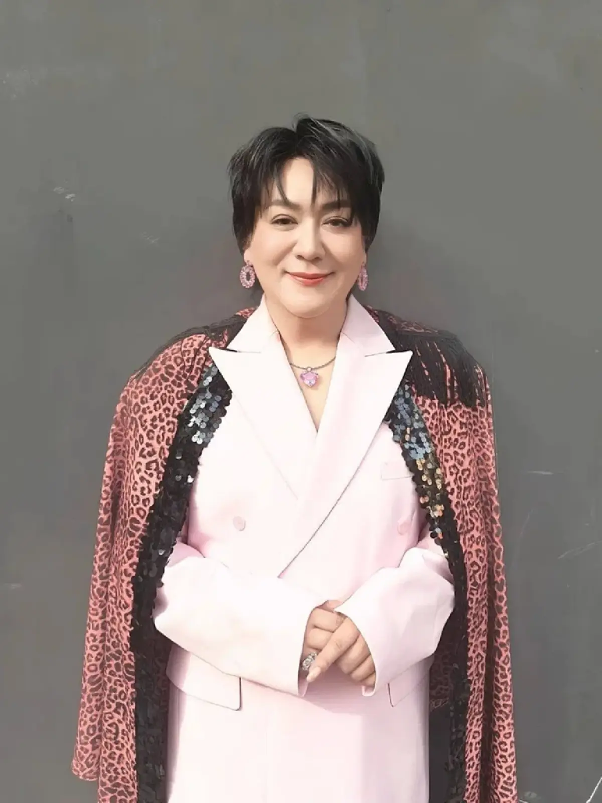 "โก้ ธีรศักดิ์" ปล่อยโฮทนมา 3 ปี โพสต์คลิปประจานเพื่อนบ้านมหาภัย