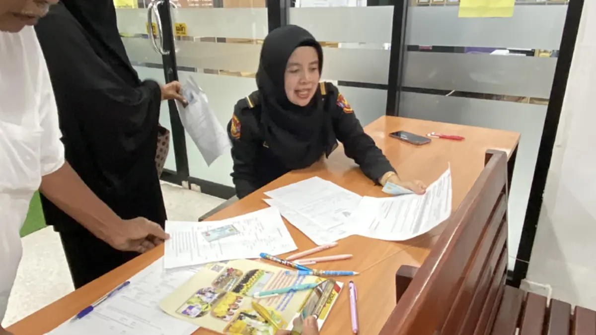 นราฯ ร่ำไห้หลุดบัตรคนจน อ้างมีรถทิพย์ ขนส่งเร่งช่วยด่วน