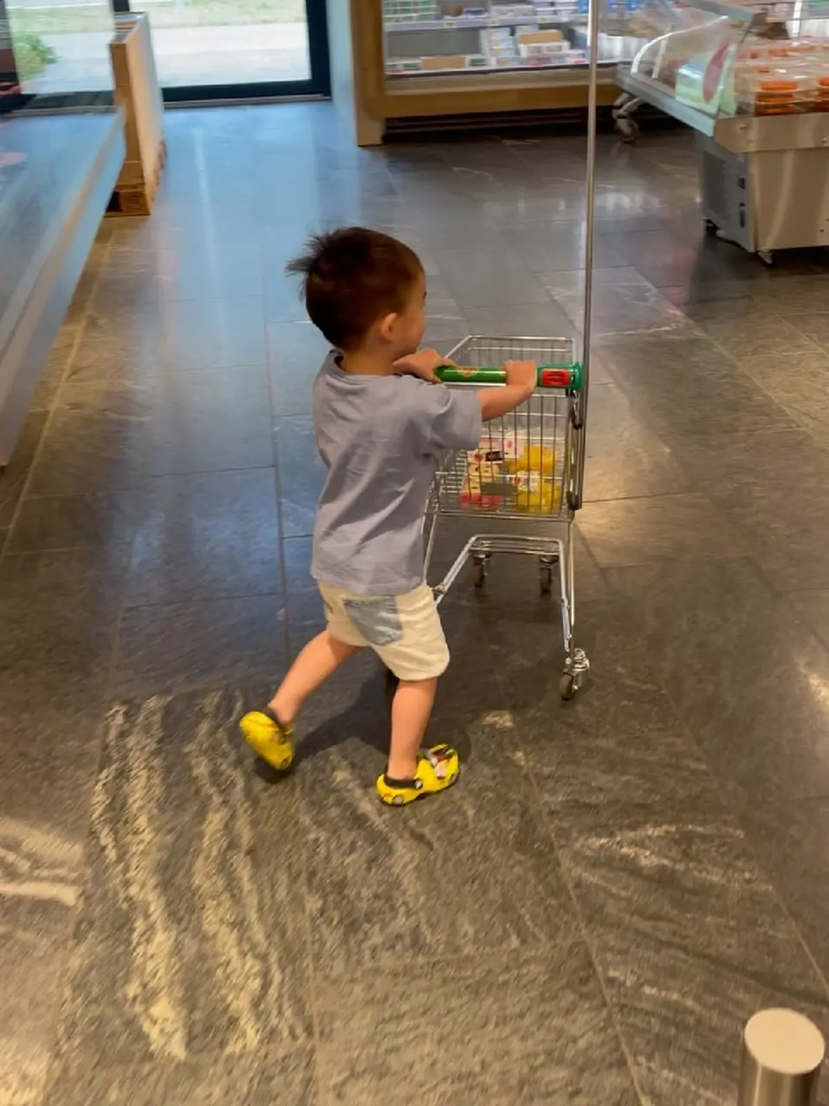 โตแล้วหล่อมาก "น้องไซลาส" ลูกชาย "ดิว อริสรา" อัปเดตลุคใหม่ 