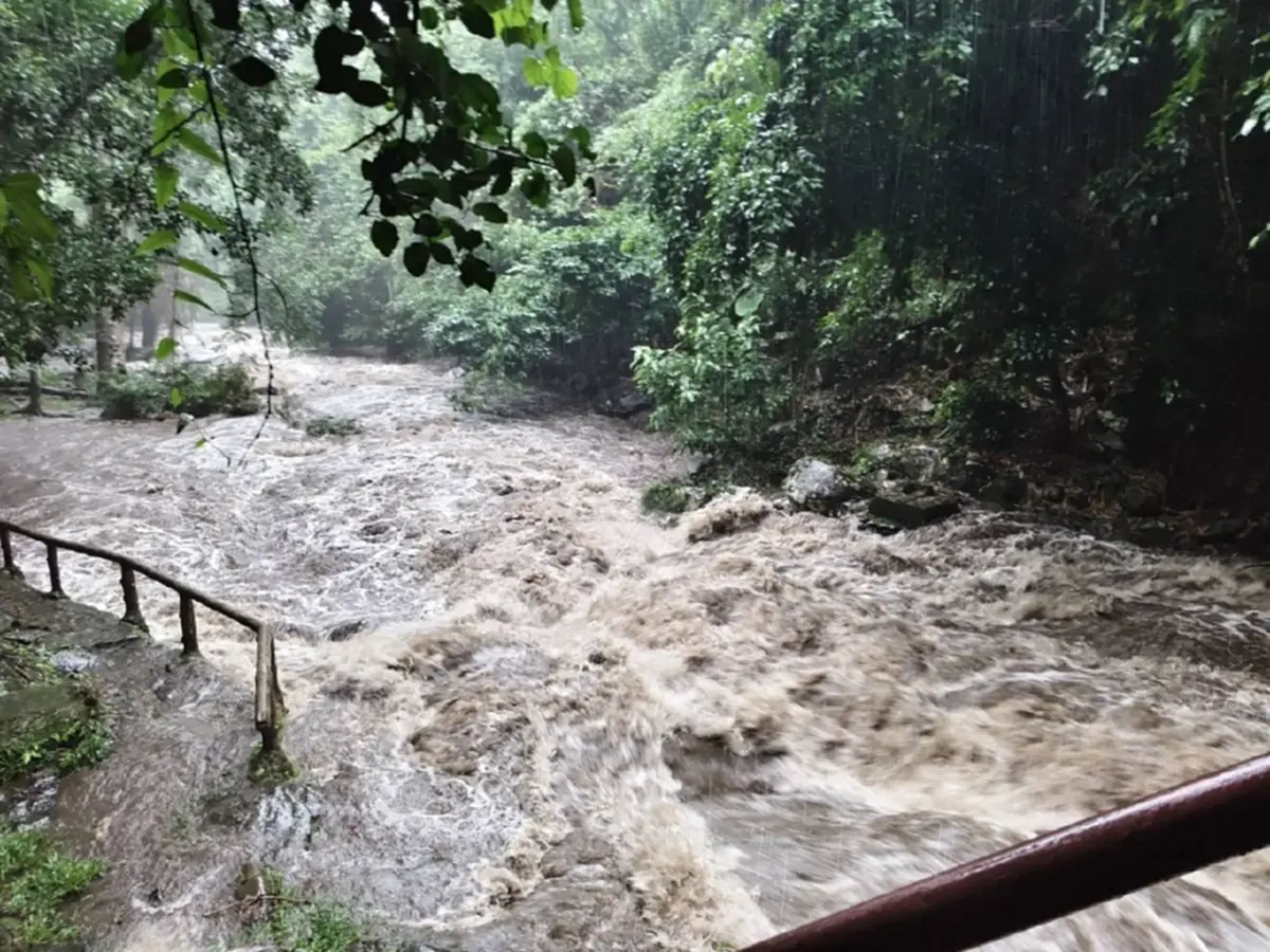 แก่งกระจานปิด "โป่งลึก-ป่าละอู" หลังฝนตกหนักน้ำป่าซัด
