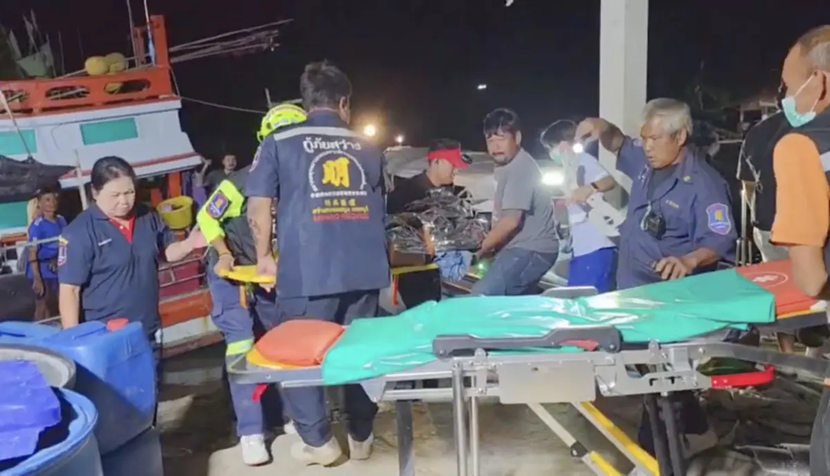 คลื่นโหด! ผัวโดดช่วยเมียตกเรือกลางทะเล เมียรอด-ผัวจมหาย