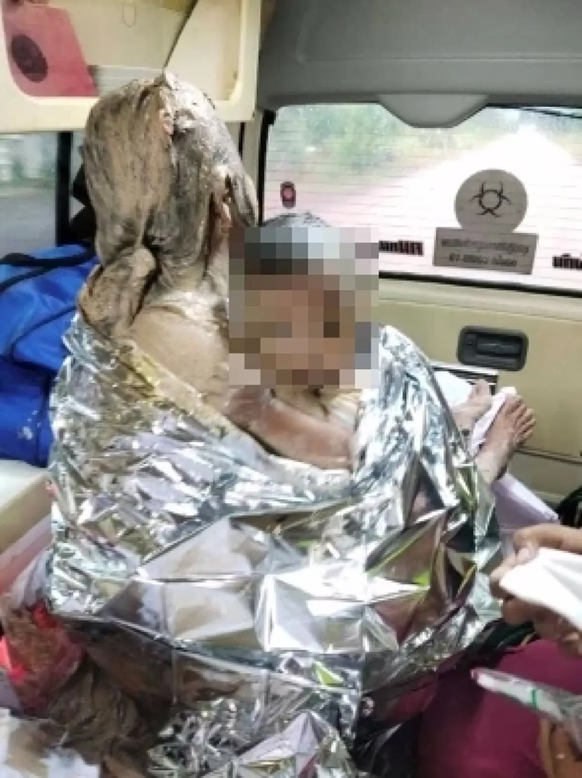แม่แทบทรุด! ลูกวัย 1 ขวบเพิ่งรอดรถชนตอนเช้า บ่ายอุบัติเหตุรถคว่ำ