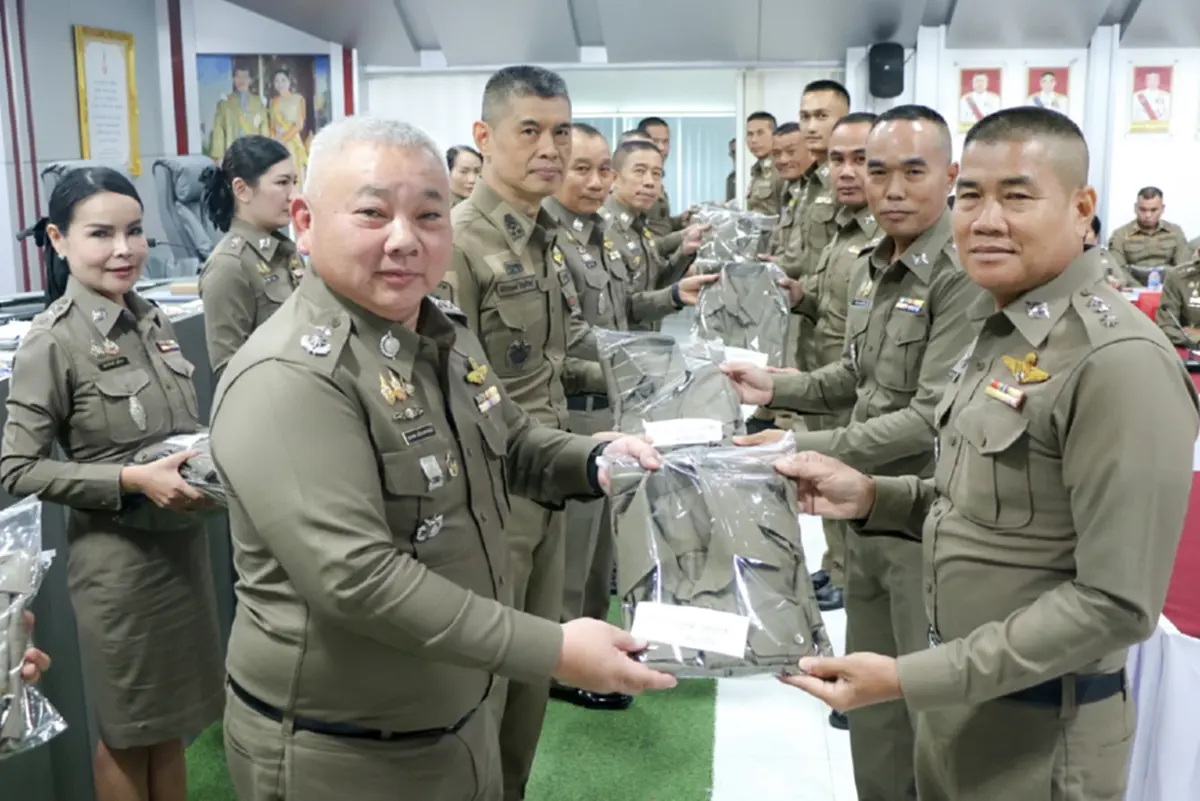 หลวงปู่ศิลามอบอุปกรณ์ชุด S.W.A.T กาฬสินธุ์ มูลค่า 2.5 แสนบาท