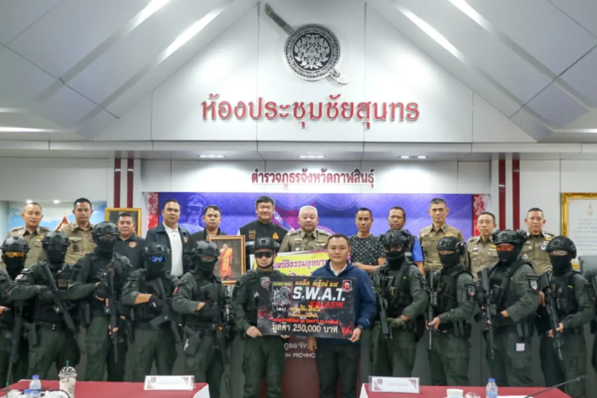หลวงปู่ศิลามอบอุปกรณ์ชุด S.W.A.T กาฬสินธุ์ มูลค่า 2.5 แสนบาท