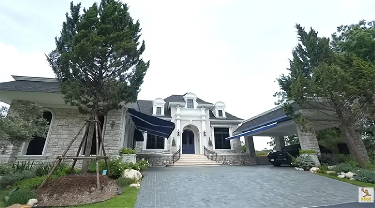เปิดบ้านในฝันริมน้ำ "ซานิ AF " ทุ่มงบสร้างบ้านสไตล์คาเฟ่เขาใหญ่ 