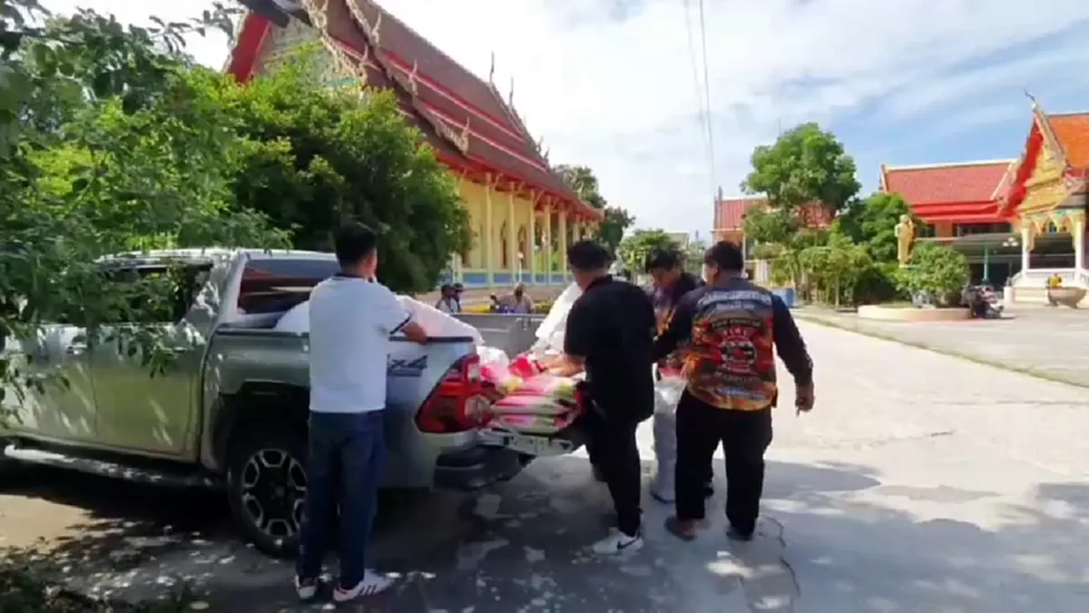 นายก อบต.มาบโป่ง ควักเงินส่วนตัวแจกข้าว 3.5 ตันฉลองวันเกิด