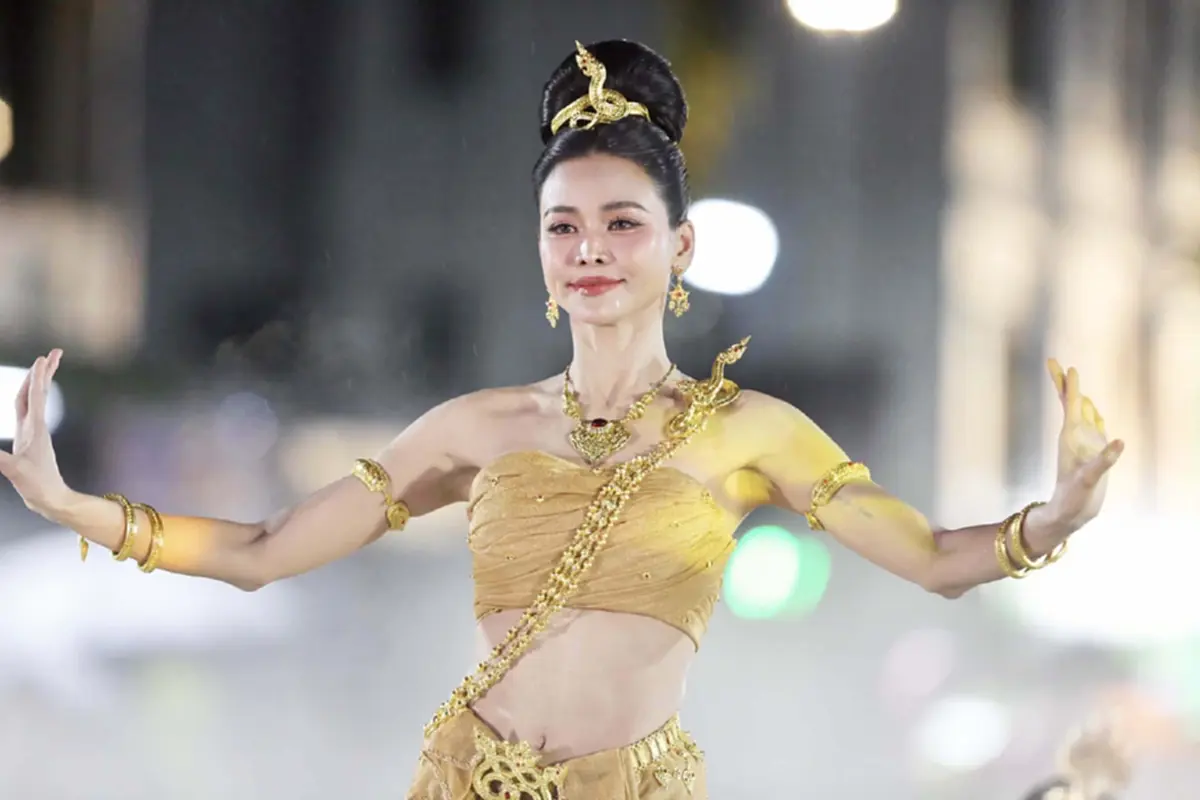ส่องเลขมงคล "อิงฟ้า" รำบวงสรวงพญาศรีสัตตนาคราช ท่ามกลางสายฝน