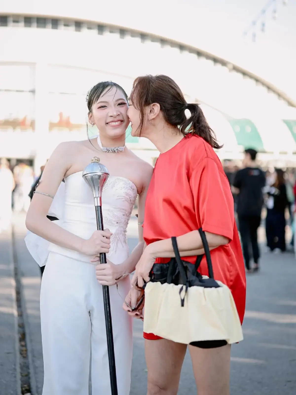 โตเป็นสาวแล้ว  ลูกสาว  โชว์สกิลขับรถรับส่งคุณแม่ไปทำงาน