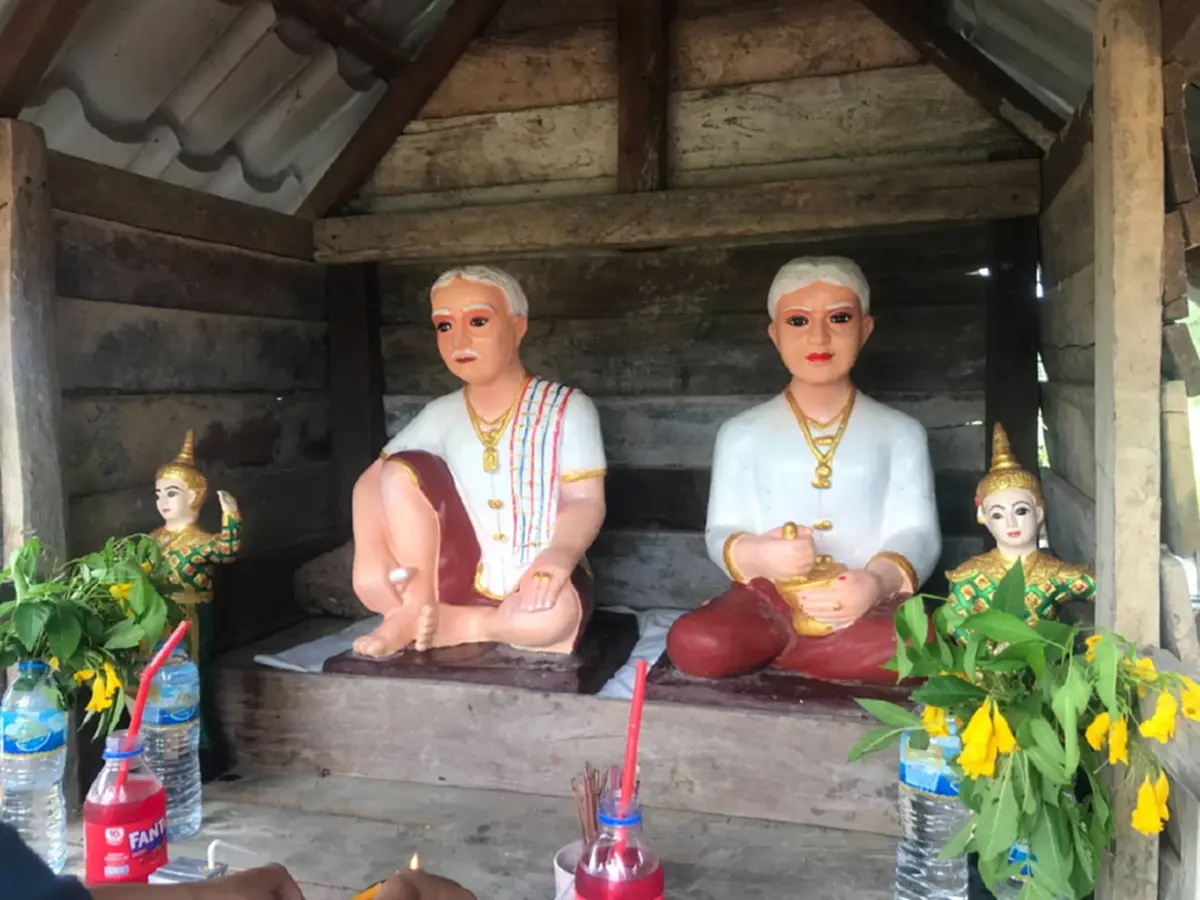ขุดไปถึงกับขนลุก เจอตอไม้คล้ายเศียรพญานาค ชาวบ้านไม่กล้าขุดต่อ