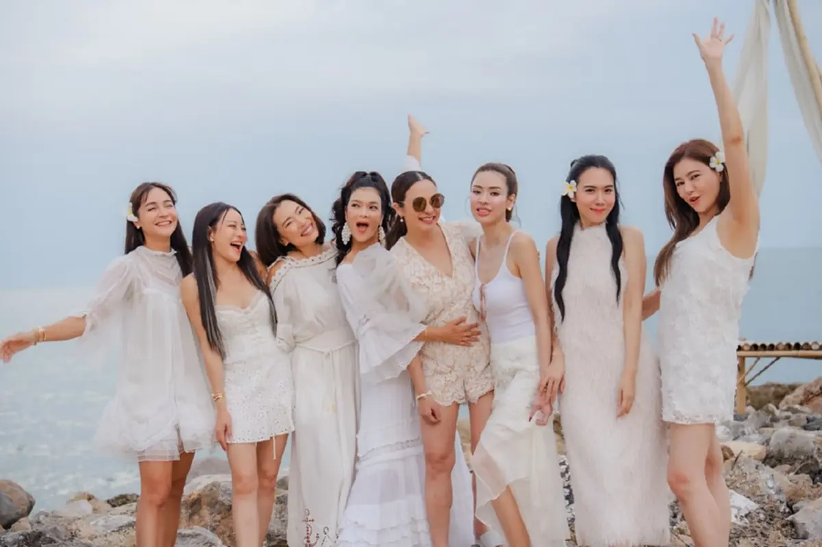 รวมตัวแม่แก๊งนางร้ายฉลองวันเกิด "กีต้าร์-เปิ้ล" สวยอมตะทุกคน