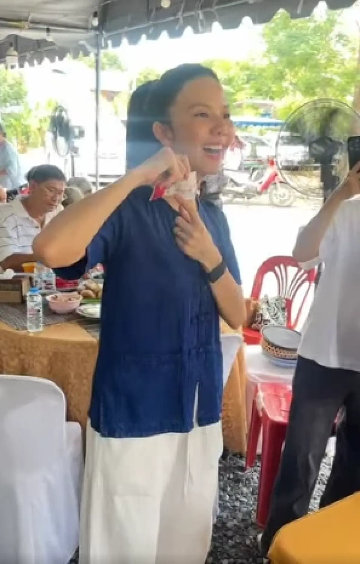"จ๊ะ นงผณี" ทำบุญ 100 วัน "คุณพ่อประดิษฐ์" เผยเลขนิมนต์พระ - ธูปมงคล