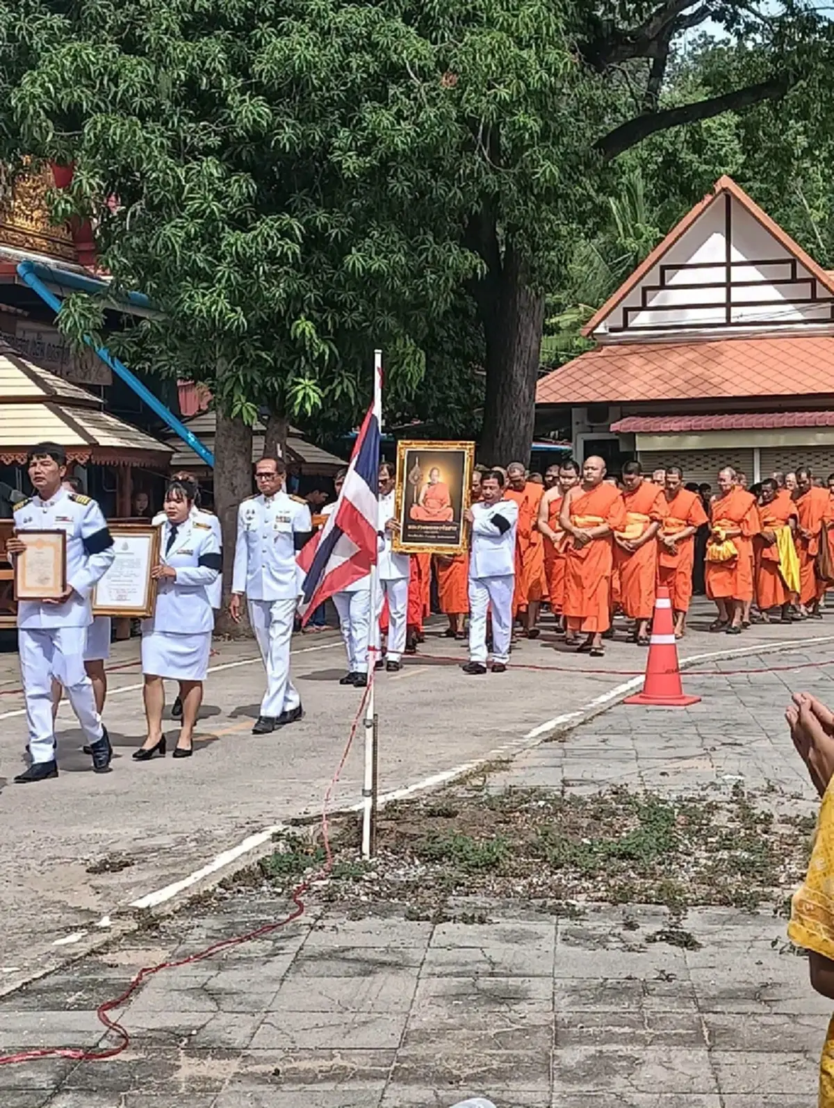 เปิดทะเบียนรถเคลื่อนสรีระขาร หลวงพ่อชอุ้ม พระเกจิดังปากน้ำโพ