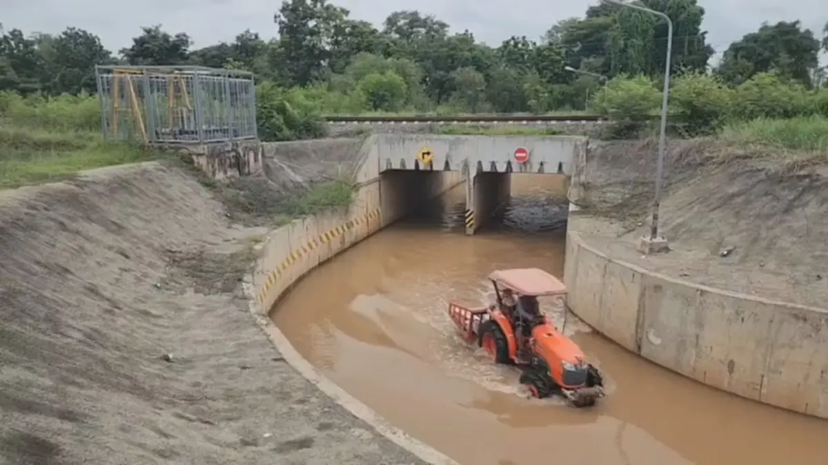 ท่วมซ้ำซาก! ทางลอดรถไฟทางคู่โคราชท่วมขัง ชาวบ้านเดือดร้อน
