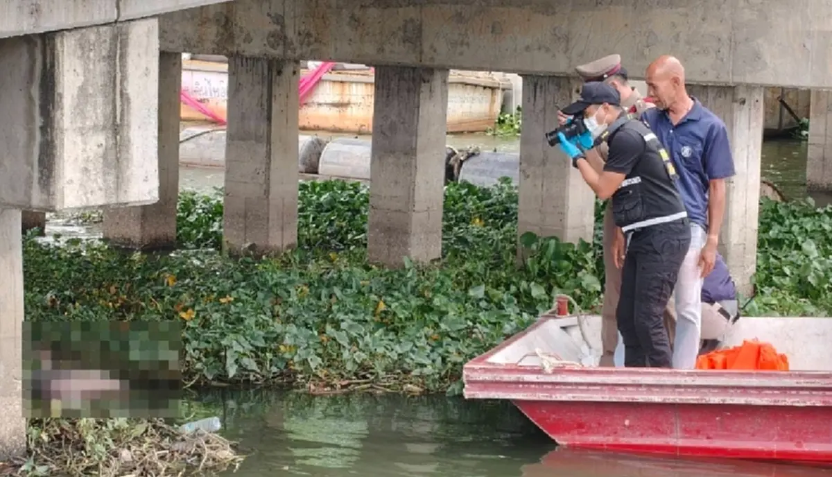 ผงะ! พบร่างชายลอยอืดใต้สะพาน ปริศนาเชือกรัดใต้คาง ตำรวจเร่งสืบ