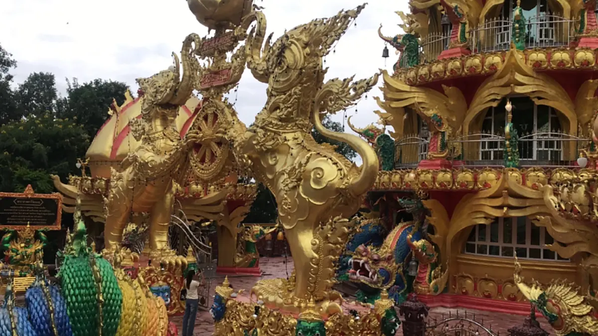 แห่ไหว้ขอพรหอระฆังวัดดังชัยภูมิ เห็นธูปม้วนเป็นเลข!