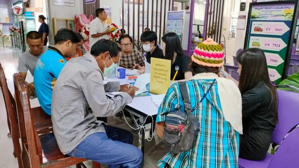 ยาย 72 พลาดบัตรคนจนเหตุติดรถเก่า ยันยังหนุนรัฐบาลอนุทิน