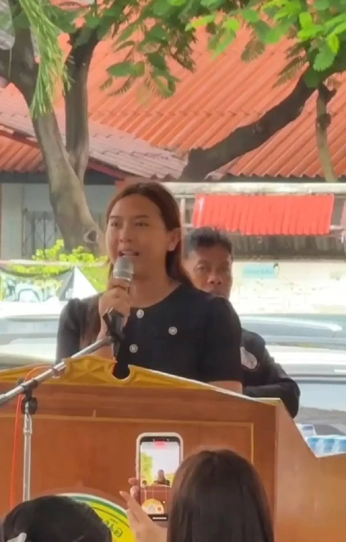 ยิ่งเศร้า คำพูด "ครูทราย" ถึงสามีครั้งสุดท้าย ก่อนฟุบลงกับพื้น