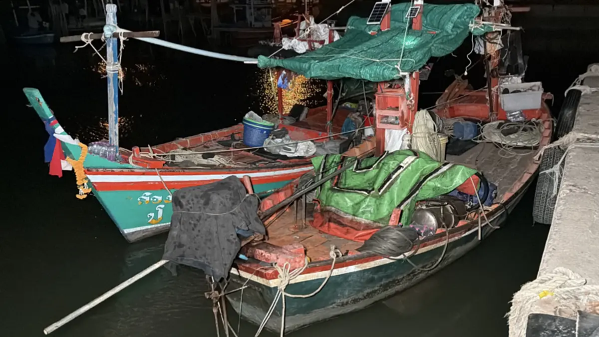 คลื่นโหด! ผัวโดดช่วยเมียตกเรือกลางทะเล เมียรอด-ผัวจมหาย