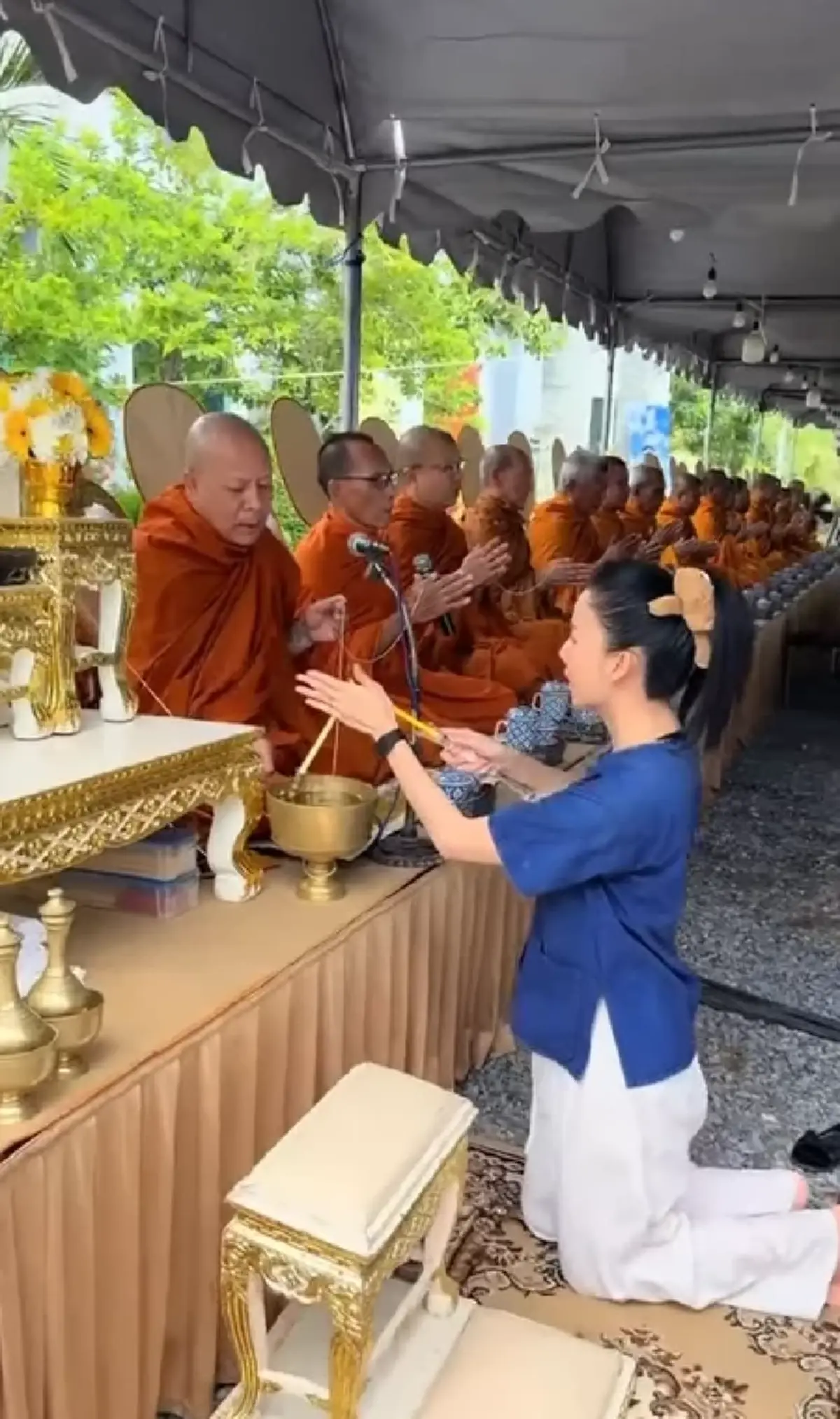 "จ๊ะ นงผณี" ทำบุญ 100 วัน "คุณพ่อประดิษฐ์" เผยเลขนิมนต์พระ - ธูปมงคล