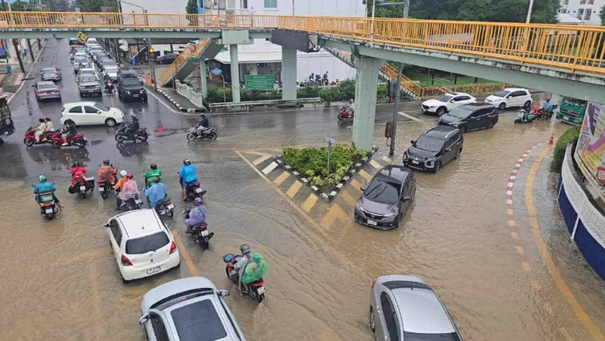 พิษฝนตกหนัก ทำภูเก็ตอ่วมน้ำท่วมเมือง คลองบางใหญ่สูง 3 เมตร