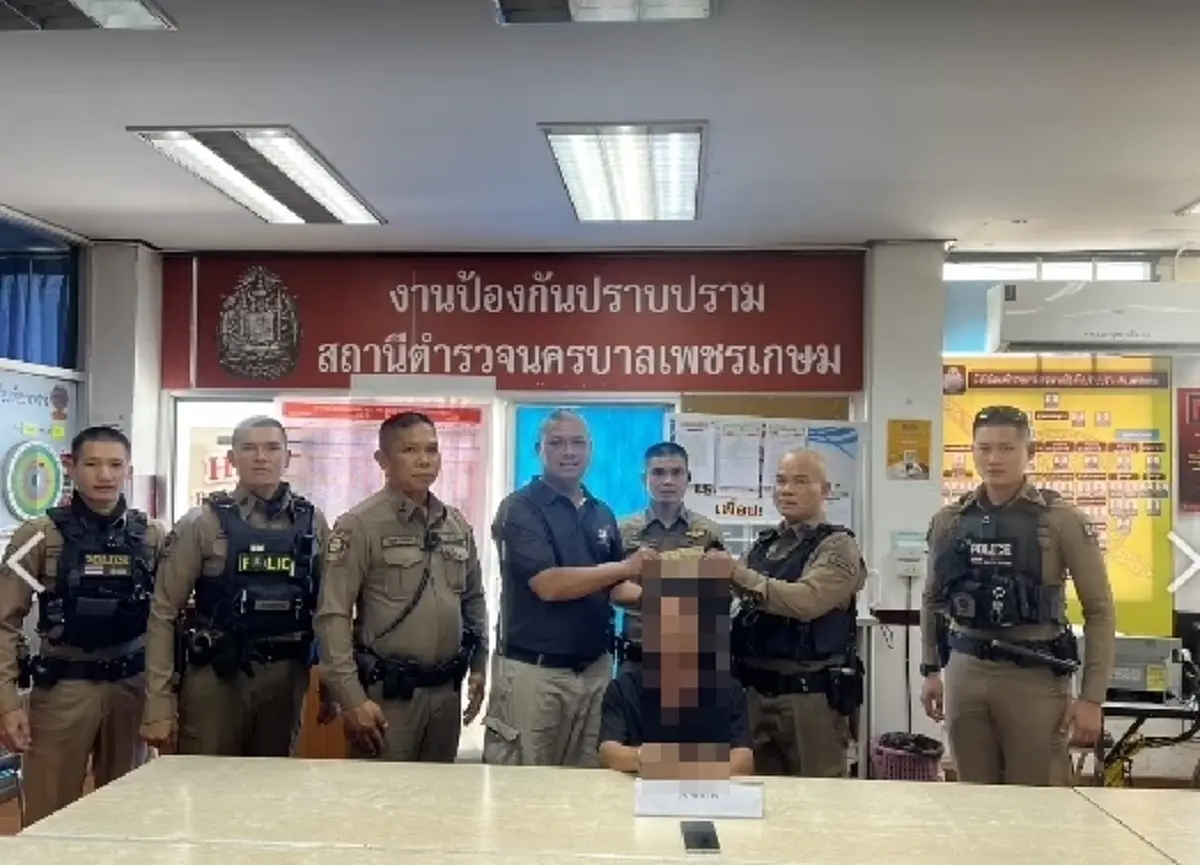 ล็อกตัวเฒ่าวัย 57 แอบถ่ายใต้กระโปรงสาวบนบันไดเลื่อน MRT