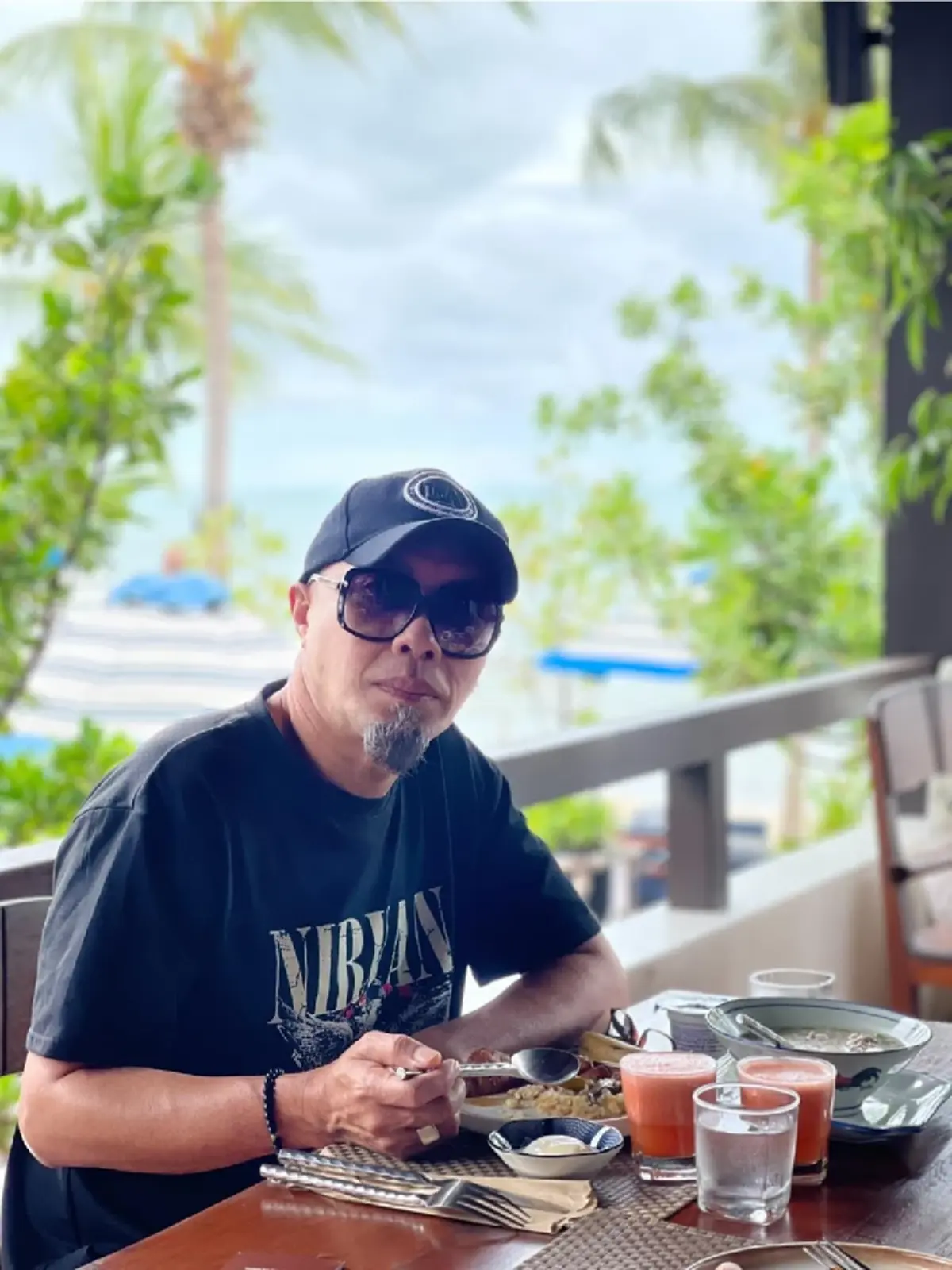 แห่ห่วง "อี๊ด วงฟลาย" แอดมิท รพ.เผยรายชื่อคนสำคัญที่ต้องขอบคุณ