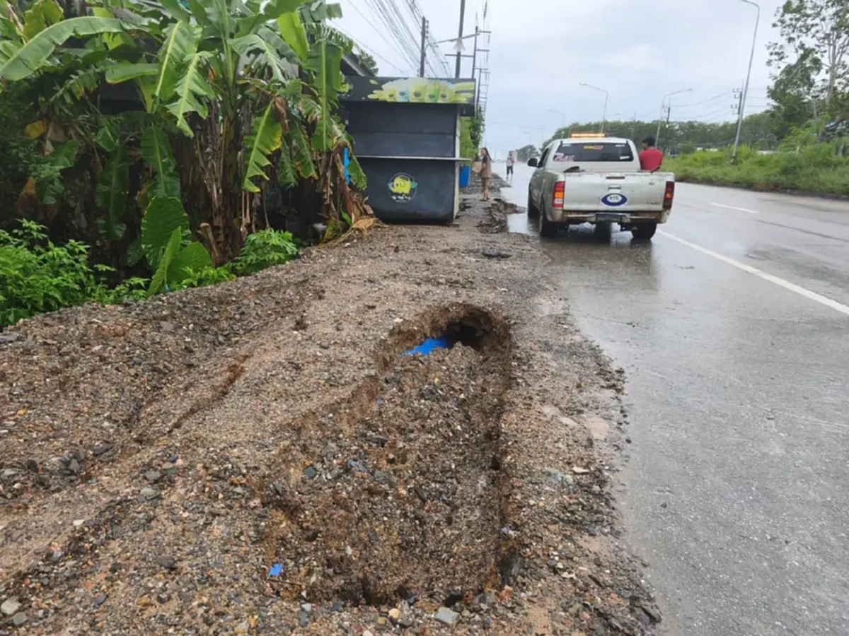 ชาวพังงาร้อง! โครงการฝังท่อประปายักษ์ทำขอบถนนทรุดวุ่น