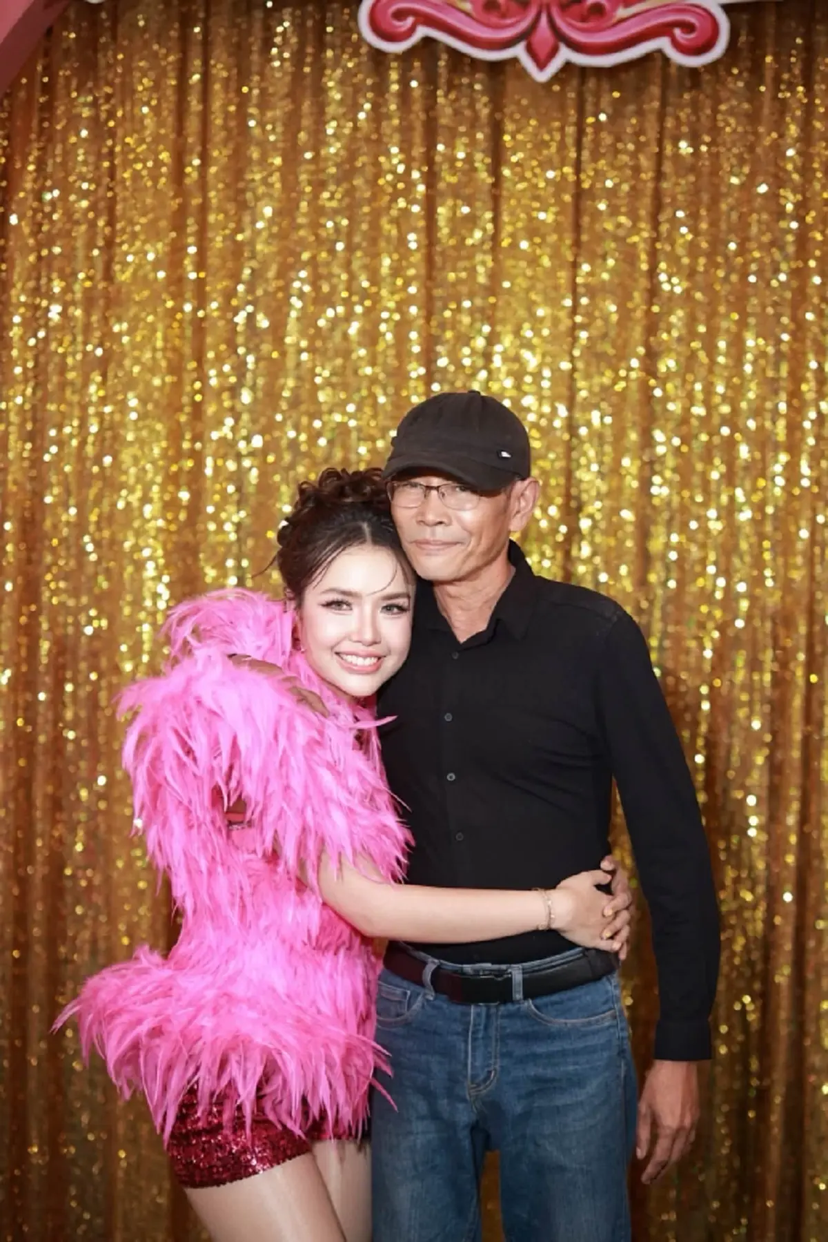 น้ำตาซึม! "เจนนี่ รัชนก" จัดงานวันเกิดวัย 31 ปี พร้อมหน้าพ่อแม่