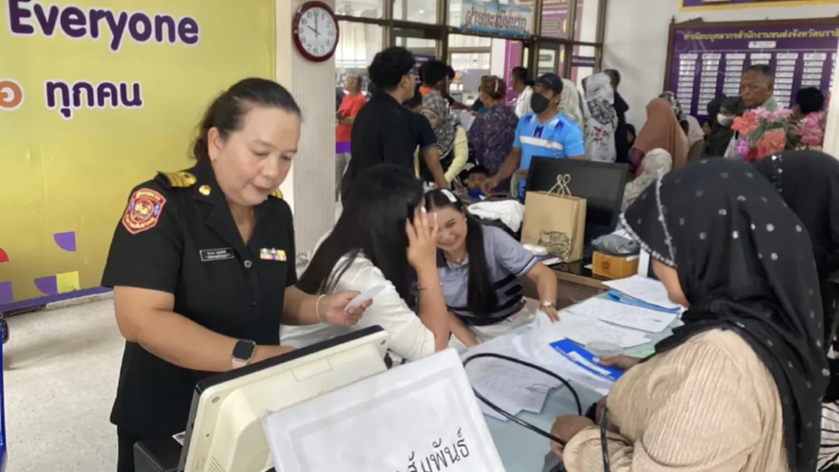นราฯ ร่ำไห้หลุดบัตรคนจน อ้างมีรถทิพย์ ขนส่งเร่งช่วยด่วน