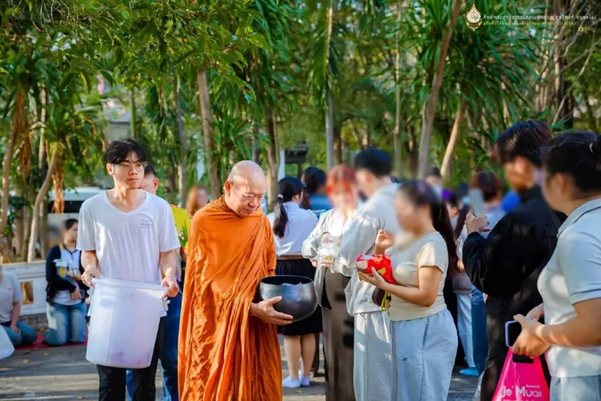 หนุ่มนิสิตเภสัชฯ ปี 3 ไม่ยอมแพ้ความจน กิน-นอนที่วัด เพื่อได้เรียน