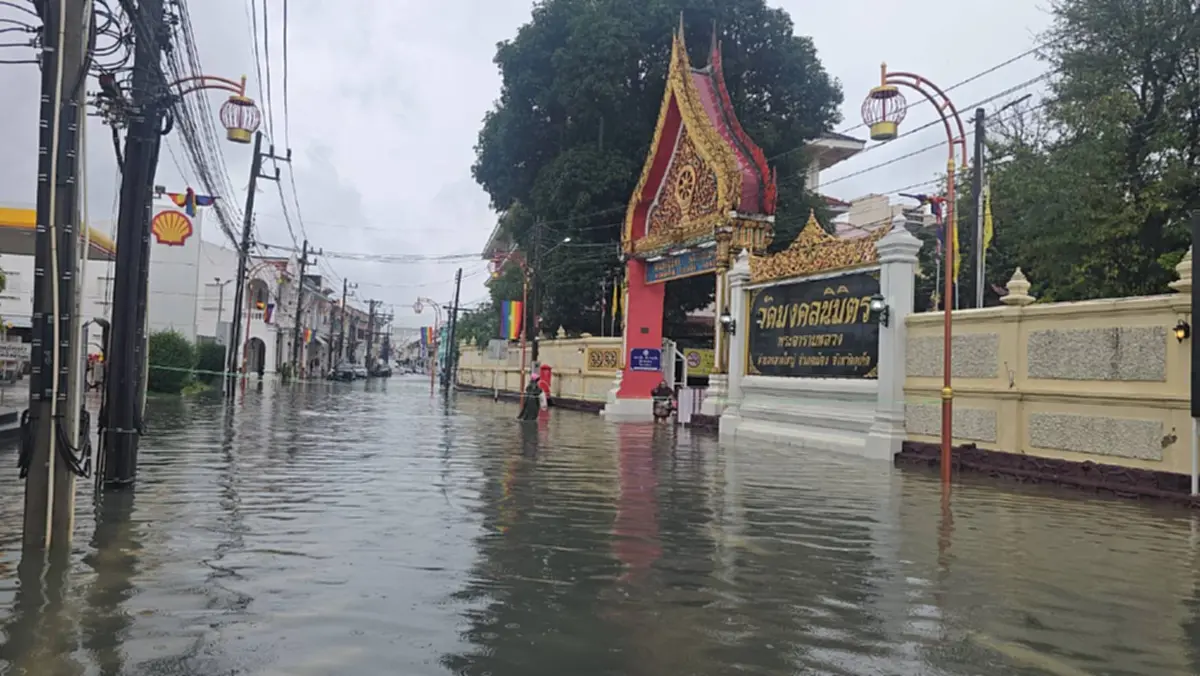 พิษฝนตกหนัก ทำภูเก็ตอ่วมน้ำท่วมเมือง คลองบางใหญ่สูง 3 เมตร