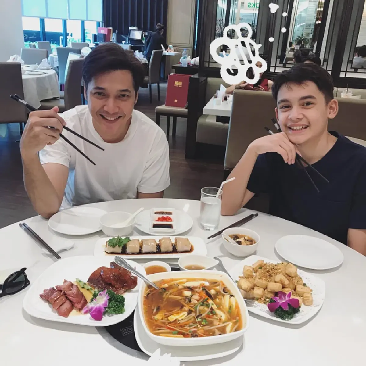 โตเป็นหนุ่มแล้ว ลูกชาย "อาร์ต พลังธรรม" หล่อละมุนระดับพระเอก 