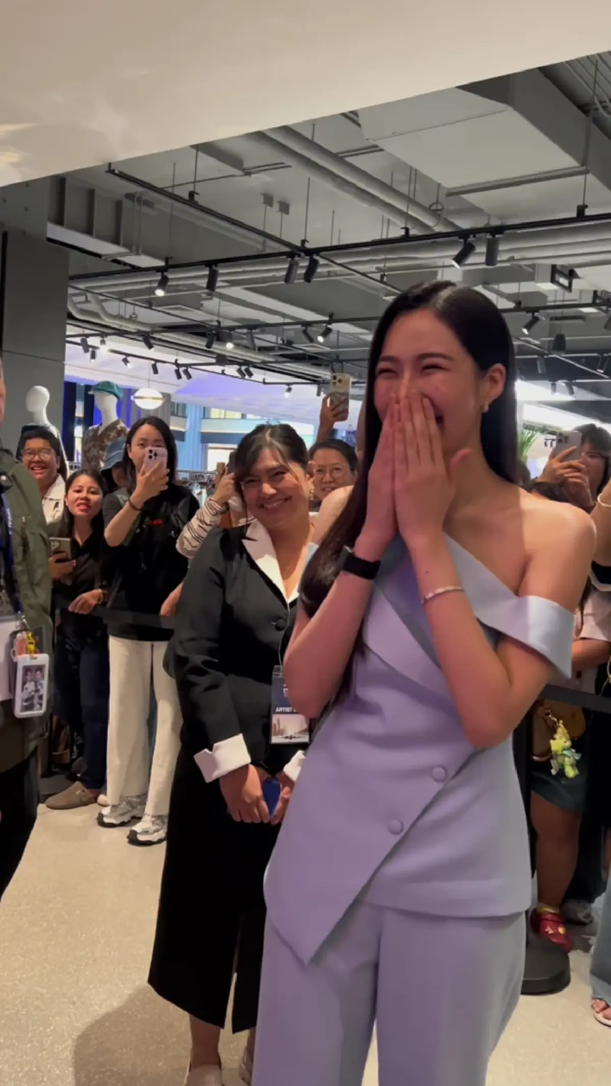 ตัวแม่ยังยอม  "แต้ว ณฐพร"   ถือป้ายไฟเซอร์ไพรส์นางเอกรุ่นน้อง 