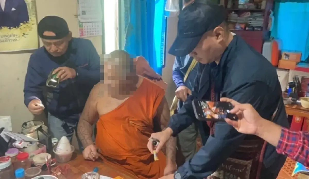 บุกวัดดัง! รวบอดีตเจ้าอาวาส พร้อมของกลางเฮโรอีน จับสึกทันที