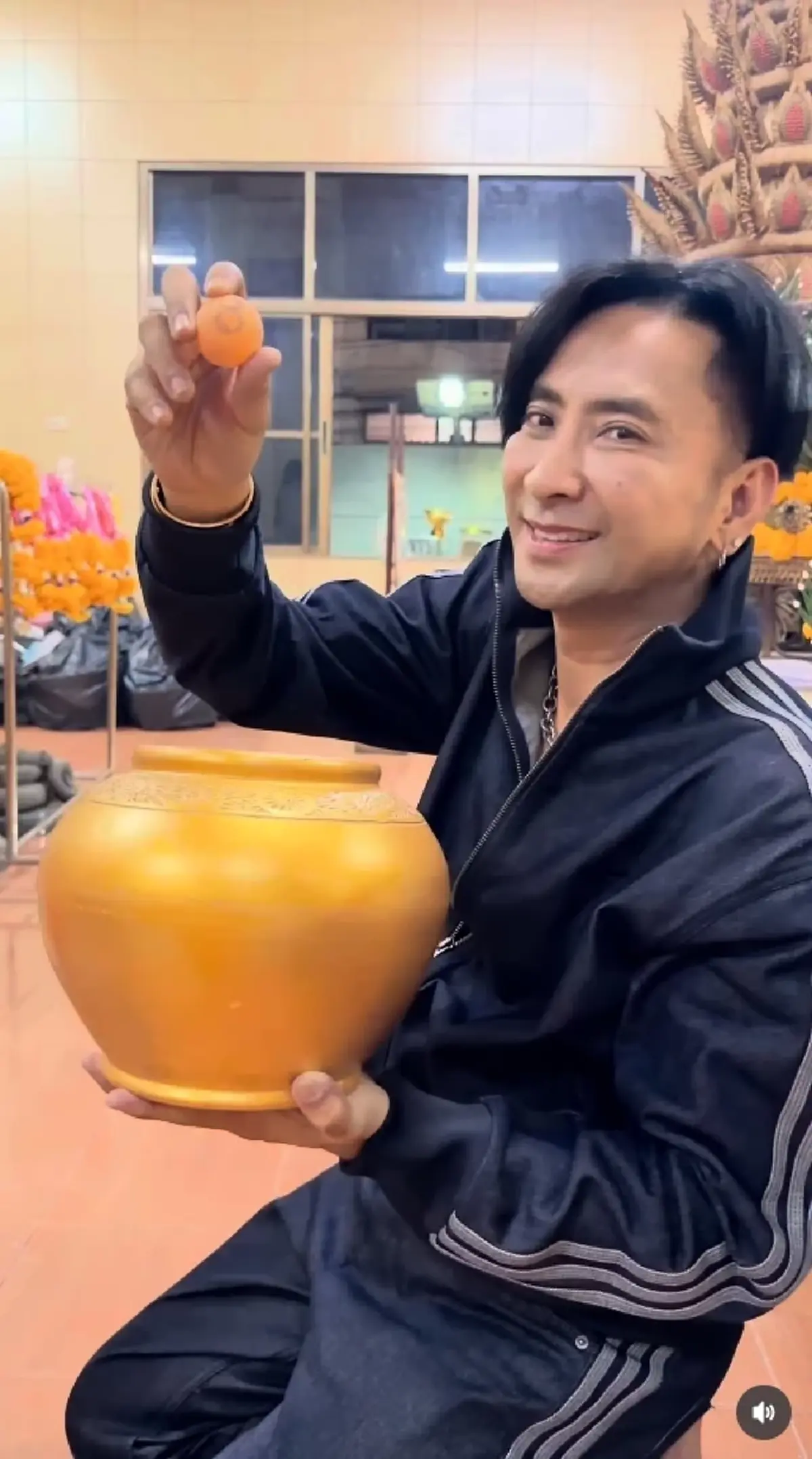 บอล เชิญยิ้ม ไหว้ขอพรศาลเจ้าแม่งูจงอาง ล้วงไหจับเลขถึงกับฮือฮา