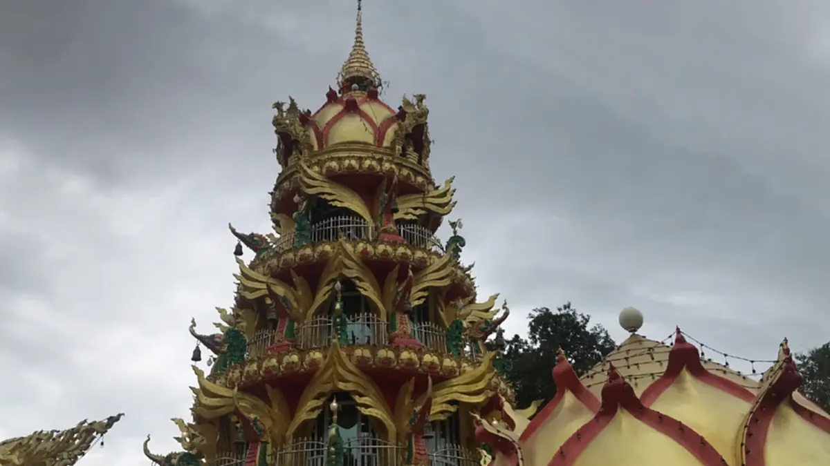 แห่ไหว้ขอพรหอระฆังวัดดังชัยภูมิ เห็นธูปม้วนเป็นเลข!