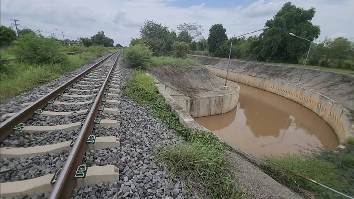 ท่วมซ้ำซาก! ทางลอดรถไฟทางคู่โคราชท่วมขัง ชาวบ้านเดือดร้อน