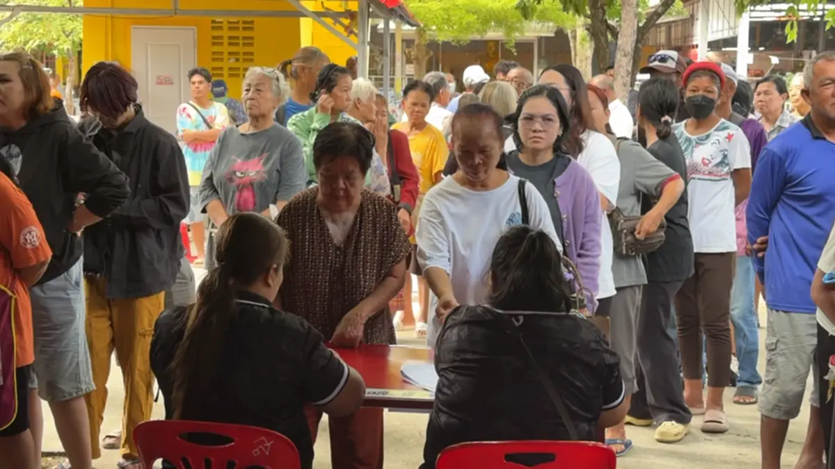 ชาวบ้านโอดหลุดสิทธิบัตรคนจน ด้านวัดแจกถุงยังชีพเยียวยา