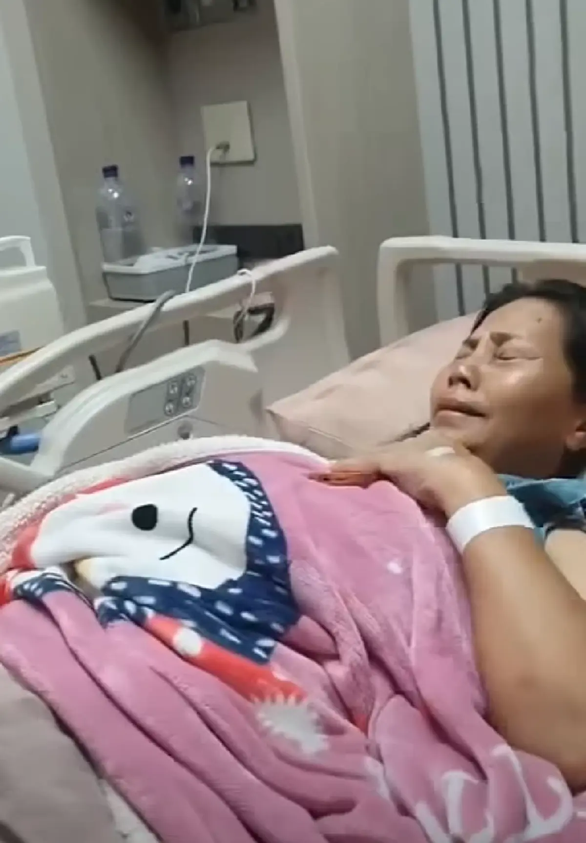 "สุนารี" ปล่อยโฮทันที หลังอ่านคอมเมนต์นักร้องดัง ส่งมาหา