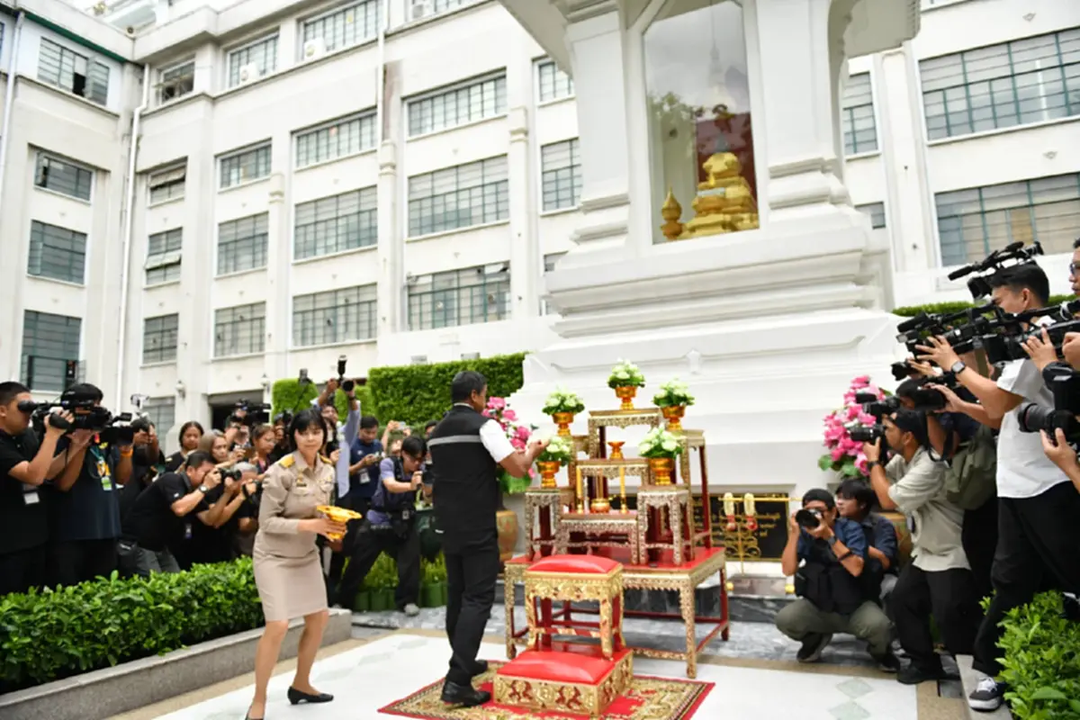 ผู้ว่ากทม. ชัชชาติ รับตำแหน่ง ไหว้สิ่งศักดิ์สิทธิ์ ประจำกทม.