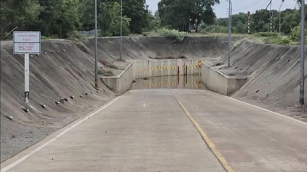 ท่วมซ้ำซาก! ทางลอดรถไฟทางคู่โคราชท่วมขัง ชาวบ้านเดือดร้อน