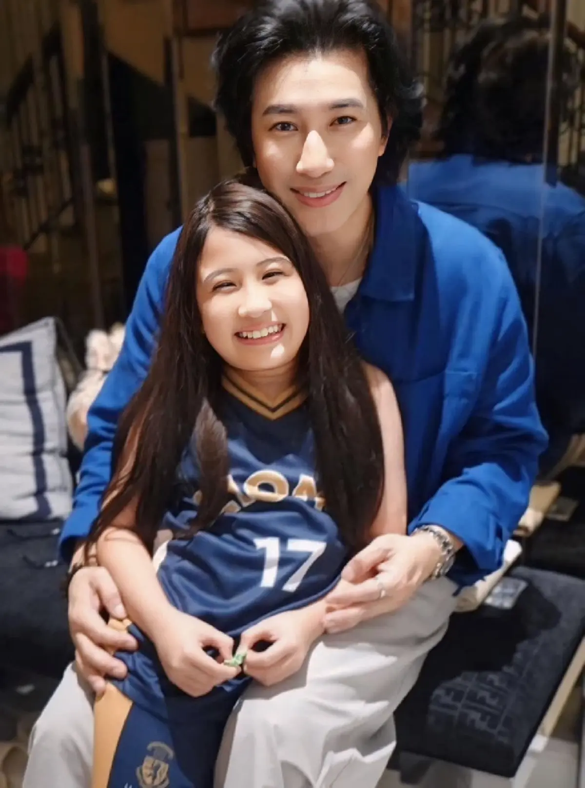 "หนุ่ม กรรชัย" ยิ้มแก้มปริ  ลูกสาวลงมือทำเค้กวันเกิดให้พ่อ 