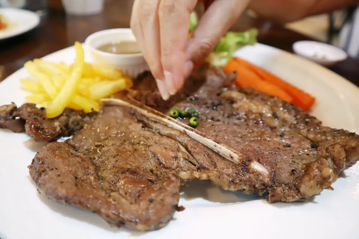 ร้านสเต๊กชื่อดัง ประกาศปิดกิจการถาวร ลูกค้าแห่แชร์ความทรงจำ