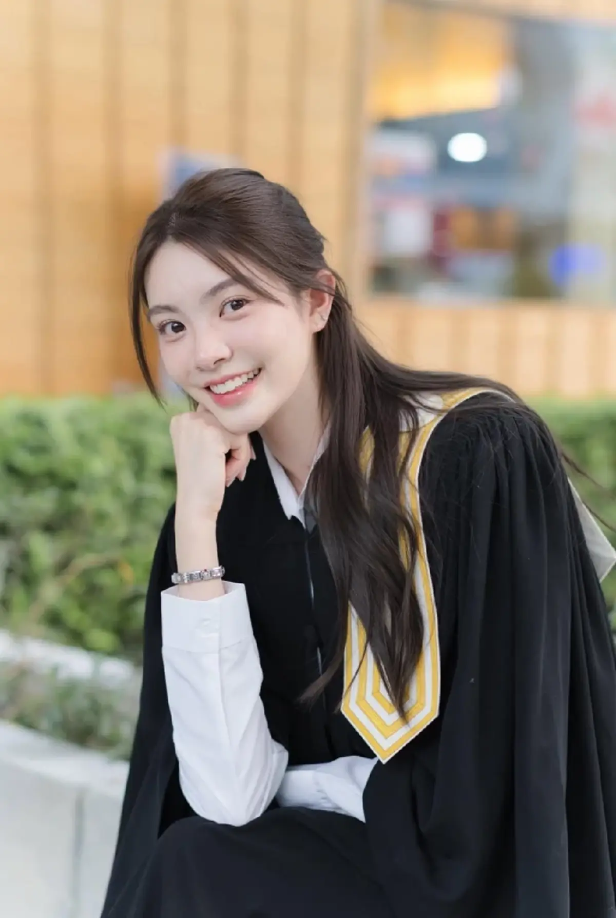เปิดวาร์ป ทนายบุญ นภัทร เจ้าของรอยยิ้มหวาน สวย เก่ง ครบเครื่อง