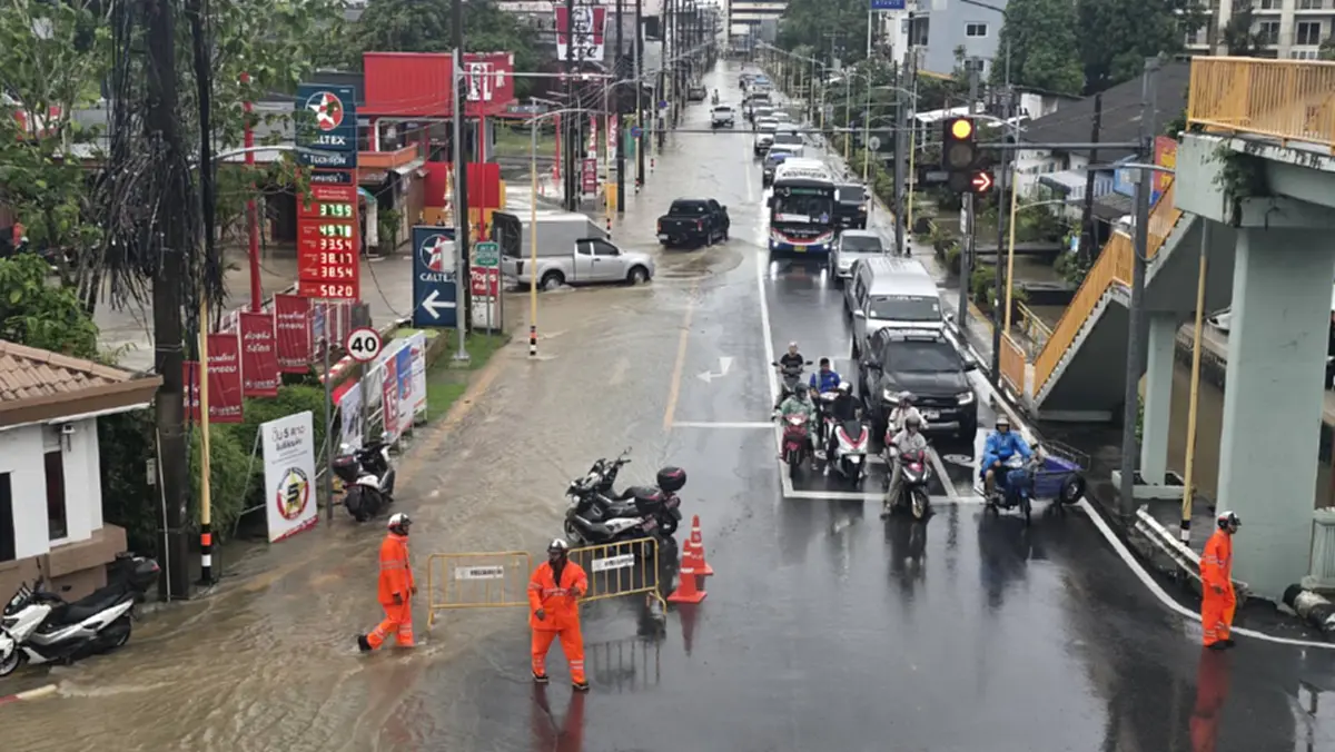 พิษฝนตกหนัก ทำภูเก็ตอ่วมน้ำท่วมเมือง คลองบางใหญ่สูง 3 เมตร
