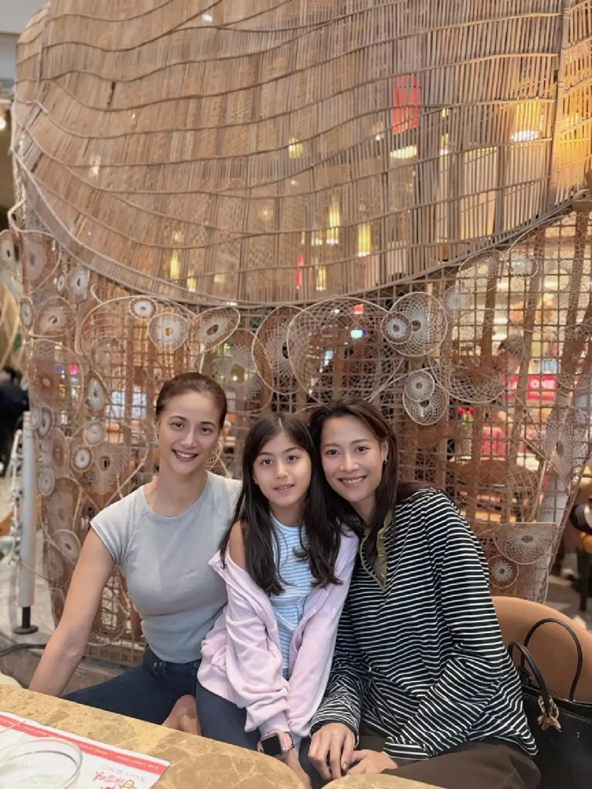 ฉายแวว  ลูกสาวอดีตนางเอกดัง  จัดเต็มหน้าผม  สวยออร่าพุ่งมาก