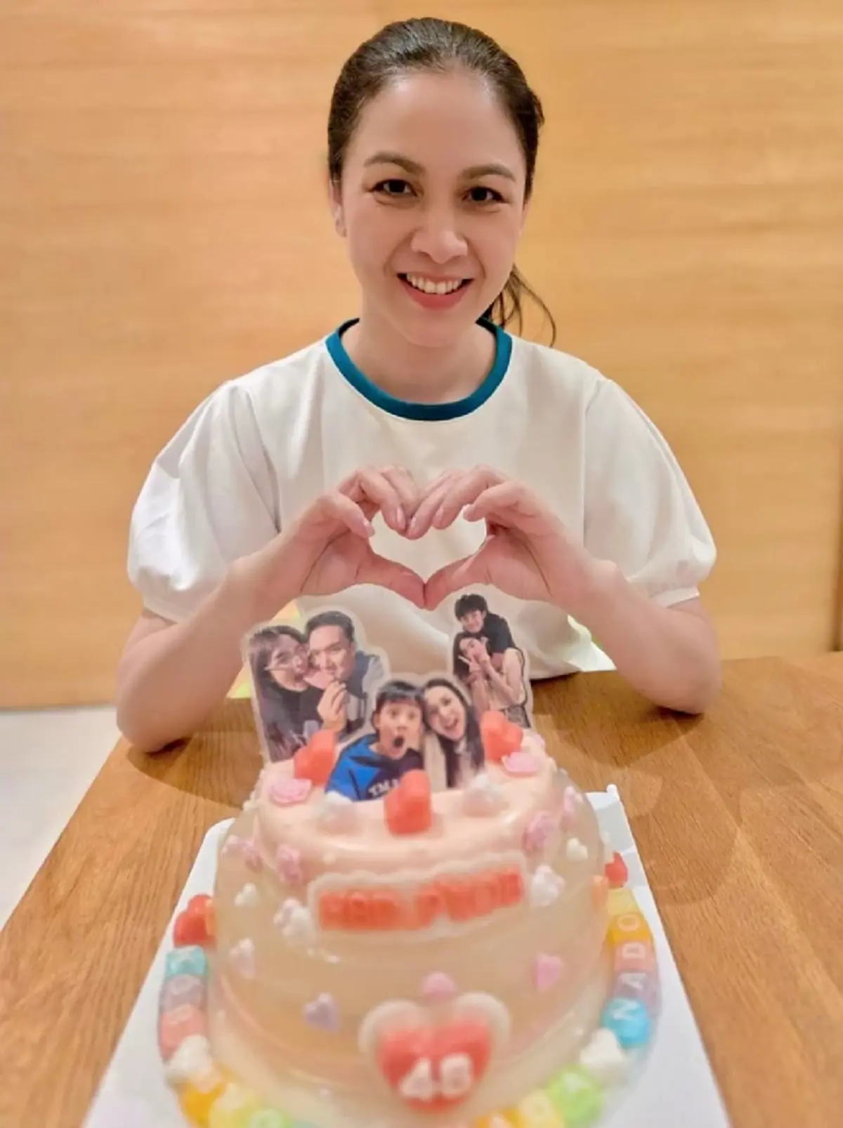  "กบ สุวนันท์" ฉลองวันเกิด 48 ปี อบอุ่นพร้อมหน้าลูกๆและครอบครัว