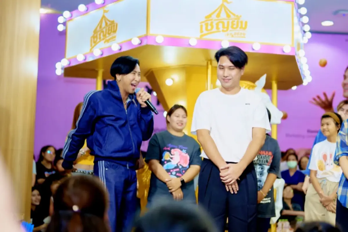 สำเนาถูกต้อง  "บอล เชิญยิ้ม" อวดภาพคู่ "เบลล์" ลูกชายคนโต 