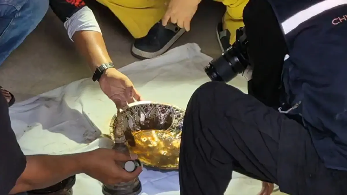 ขนลุก เปิดโพรงใต้พระวิหารวัดธาตุทอง เจอโครงกระดูกมนุษย์บนพาน
