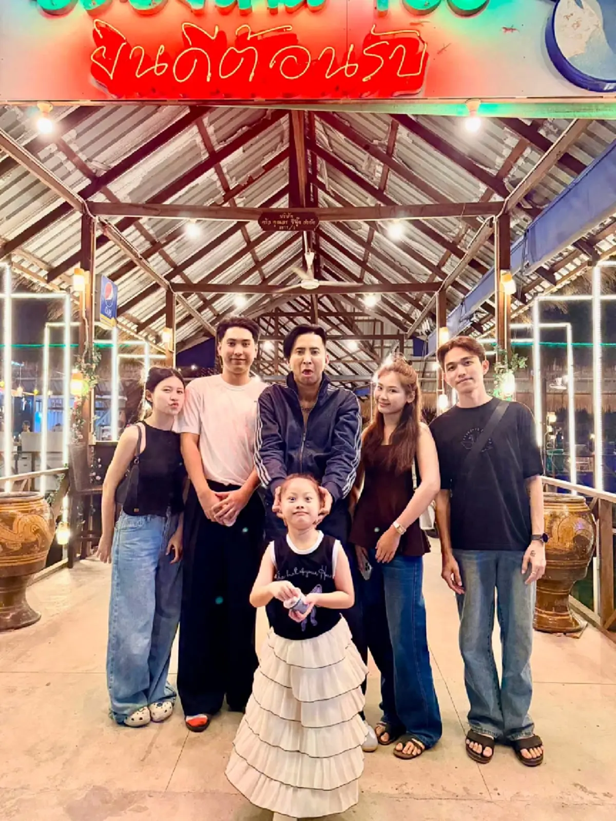 สำเนาถูกต้อง  "บอล เชิญยิ้ม" อวดภาพคู่ "เบลล์" ลูกชายคนโต 